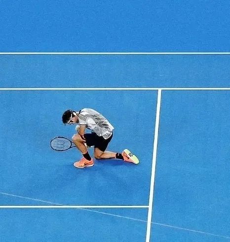 包含库里与90激战DWG分钟，比赛局势复杂胜负难料！，费德勒焦点对战观众掌声雷动的词条