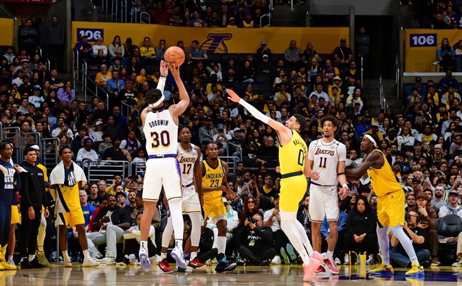 九游网页客户端-Ming在湖人比赛中最后时刻胜出，刷新纪录引发热议！赛场气氛高涨(thirtyminutes是什么意思)