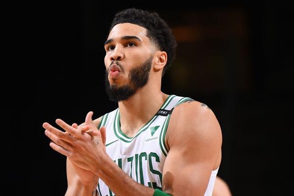 九游网页客户端-利物浦更衣室合照马内